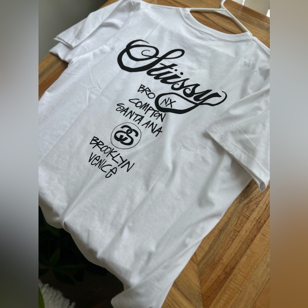 ๐ Authentic Stussy World Tour White Tee - unisex - L - Picture 9 of 17